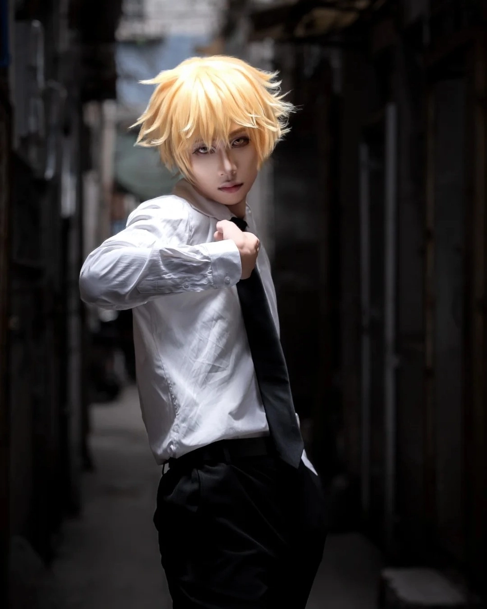 chainsaw man cosplay đầy cảm xúc