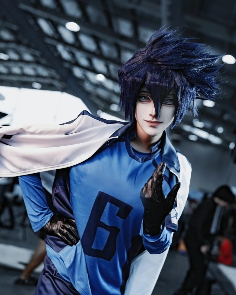 cosplay blue lock chụp ngoài trời