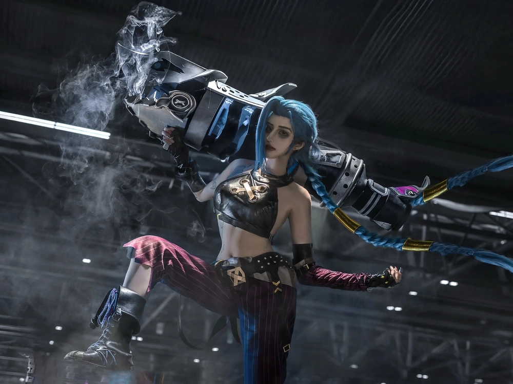 cosplay jinx tạo dáng cool