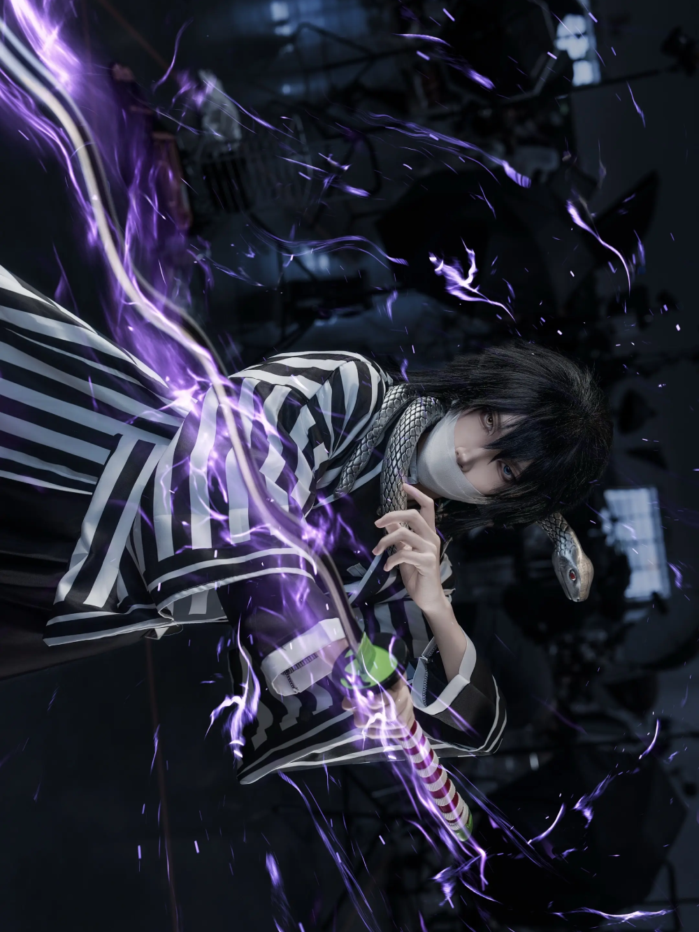 obanai cosplay tạo dáng