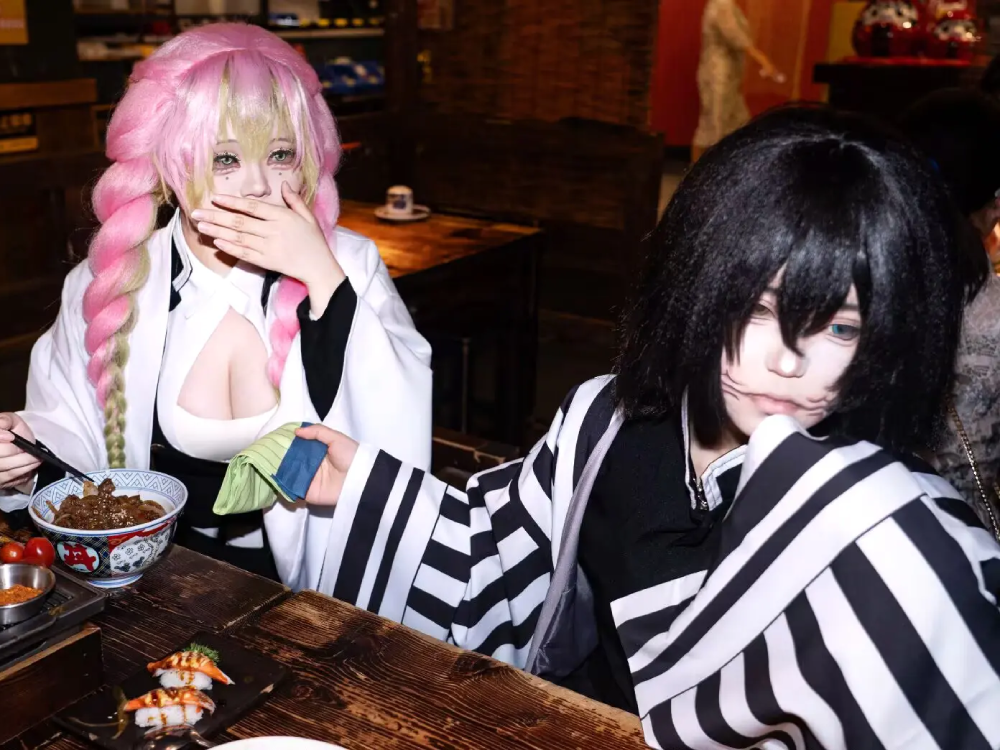 obanai mitsuri cosplay dễ thương