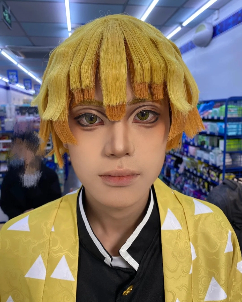 zenitsu cosplay chân thật