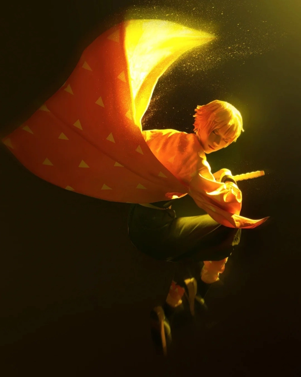zenitsu cosplay chụp cận cảnh