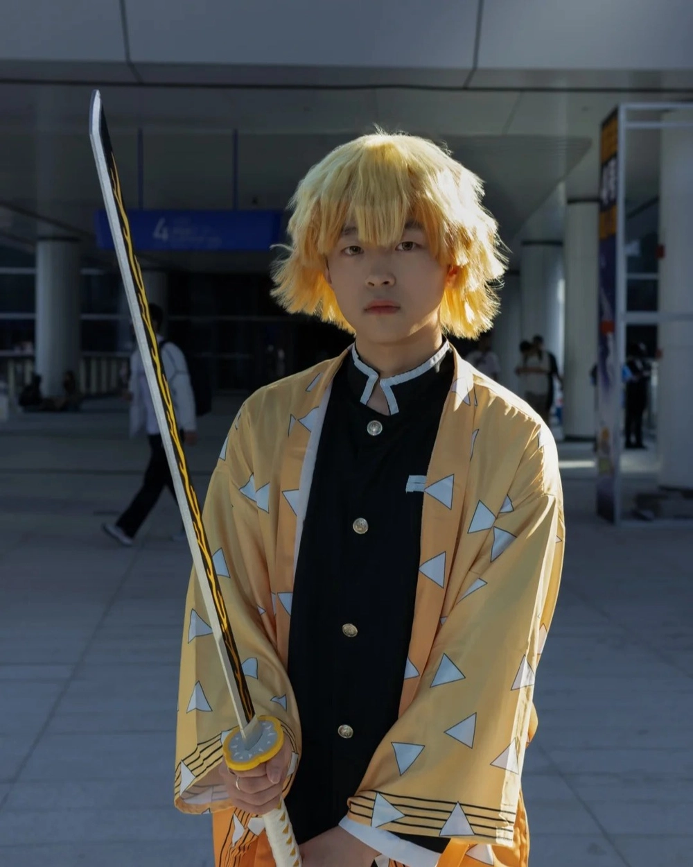 zenitsu cosplay phong cách anime