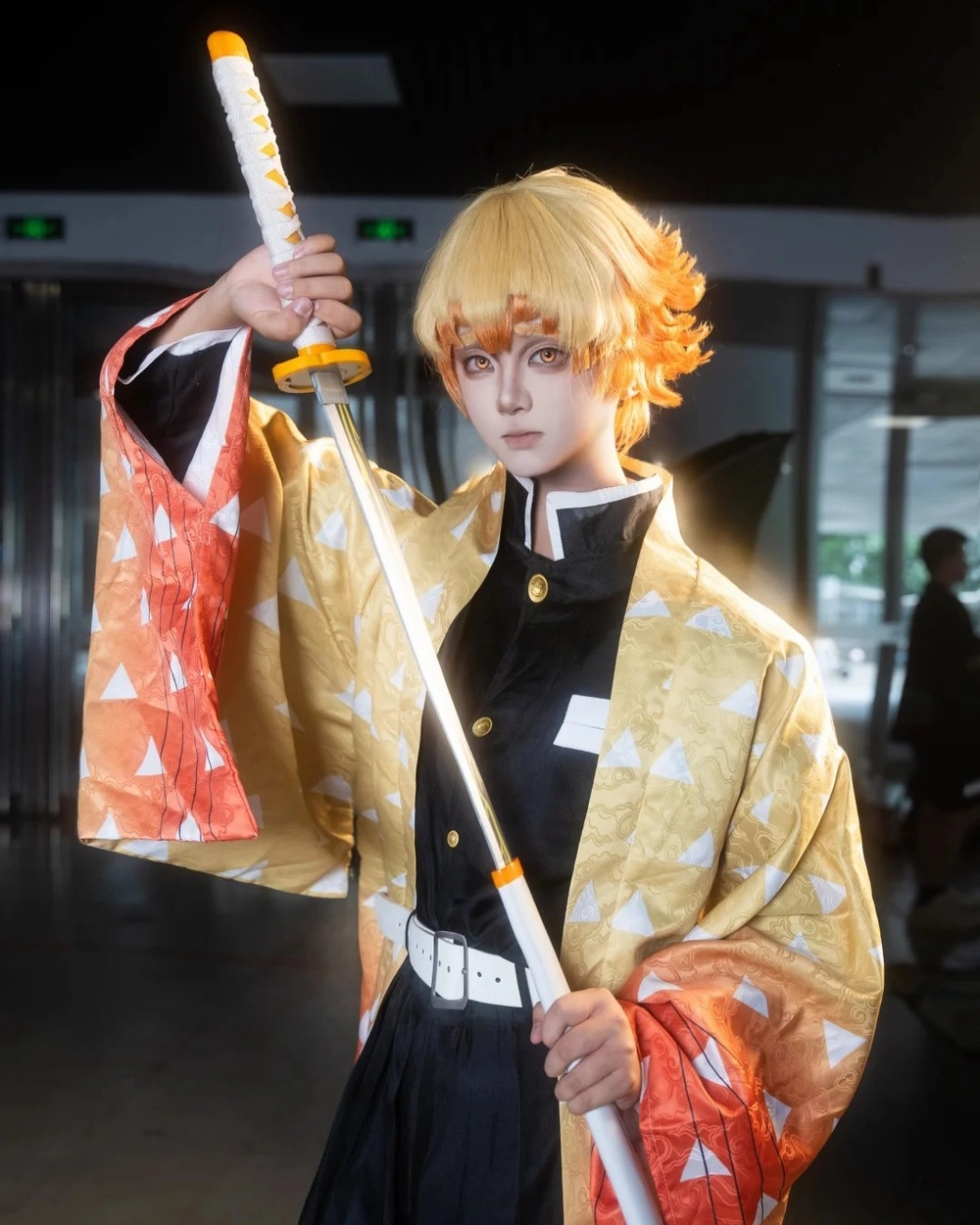 zenitsu cosplay phong cách độc đáo