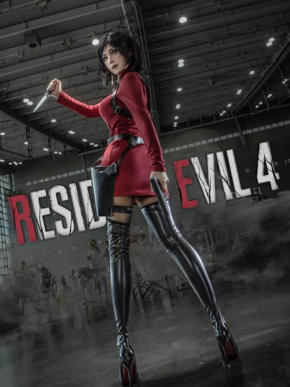 ada wong cosplay trang phục đỏ